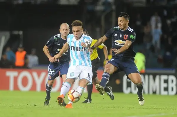Racing lo ganó en el final y clasificó a la siguiente fase