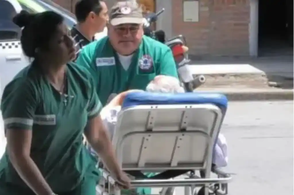 El hombre fue asistido inmediatamente y le salvaron la vida.