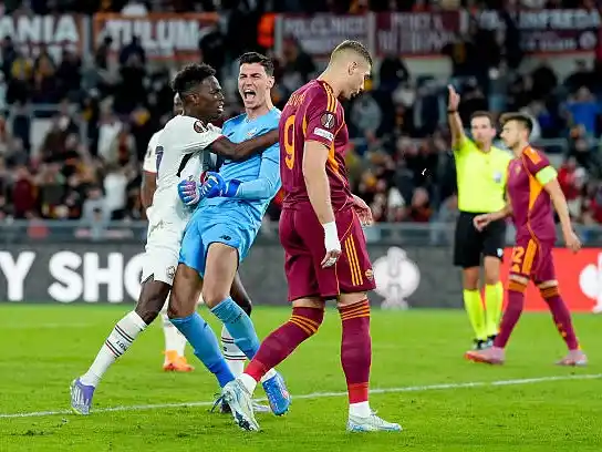 Roma falló un penal tres veces y perdió con Lille