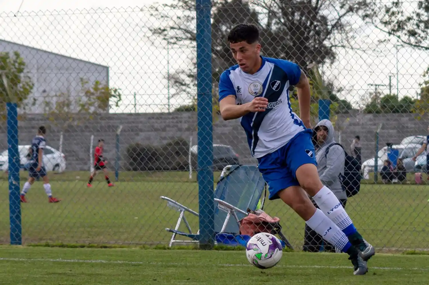El fútbol local pasa para el lunes
