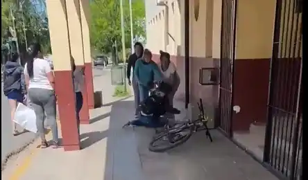 Casi linchan a una docente en Marcos Paz y todo quedó filmado.
