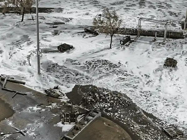 Olas de hasta 7 metros, destrozos e inundaciones en la Costa Atlántica tras el paso del ciclón extratropical