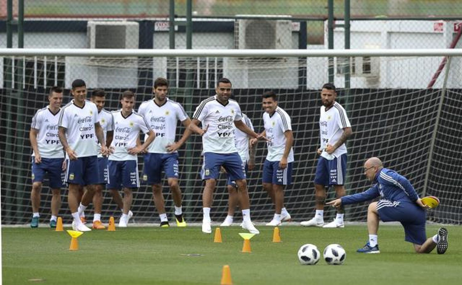 Del doble turno a la pausa: Sampaoli teme que los jugadores se lesionen a tan poco del Mundial