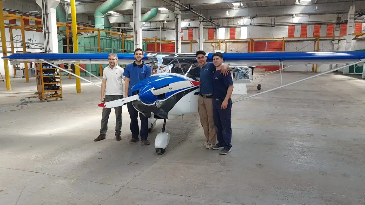 Mercedes: Cerró la única fábrica de aviones privada del país y aseguran que es porque "el Estado" los "funde"