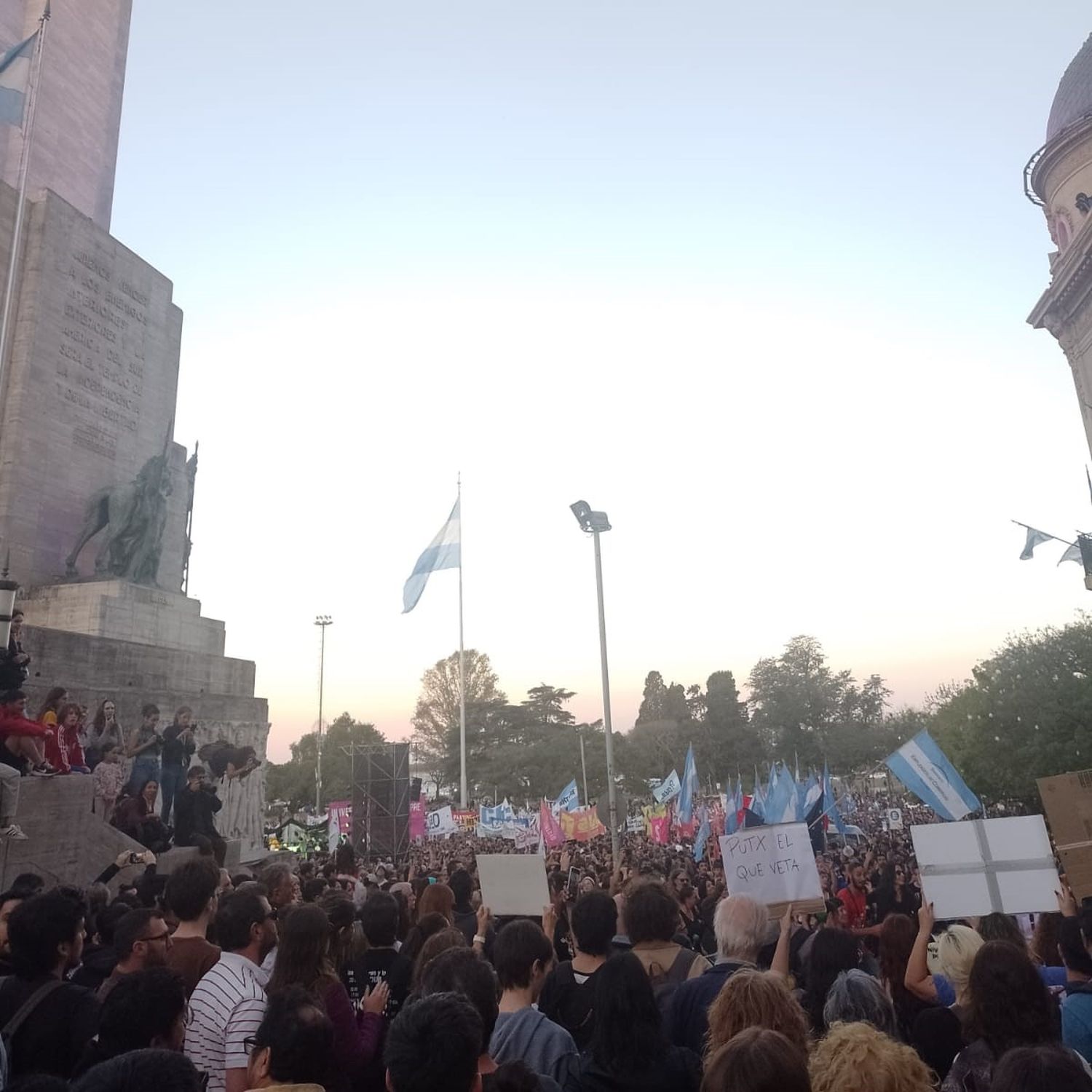 Universitarios acompañan a los gremios en su reclamo por la liberación de los sindicalistas detenidos