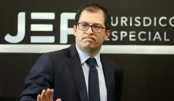 Denuncian penalmente al fiscal Francisco Barbosa