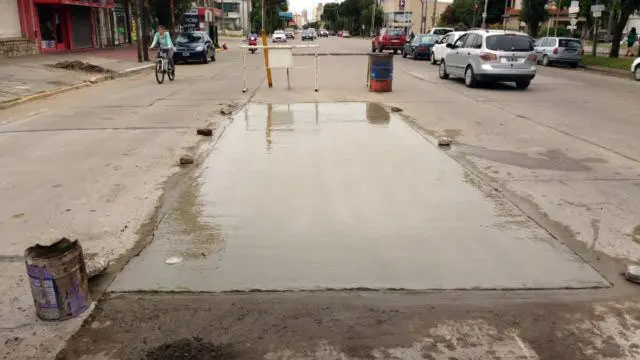 Reparan bache en la Diagonal