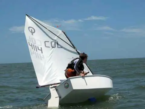 Los Optimist volvieron al mar, se llenaron las canchas de tenis y hay primer campeón en golf