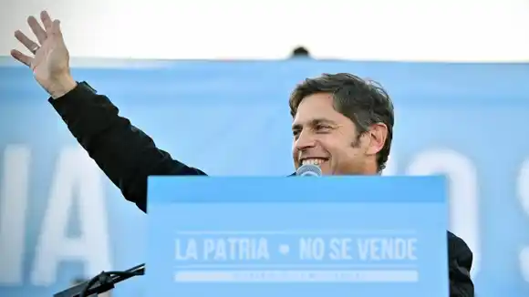 En modo campaña: Kicillof desembarca en Mercedes en el marco de su recorrida por la Provincia