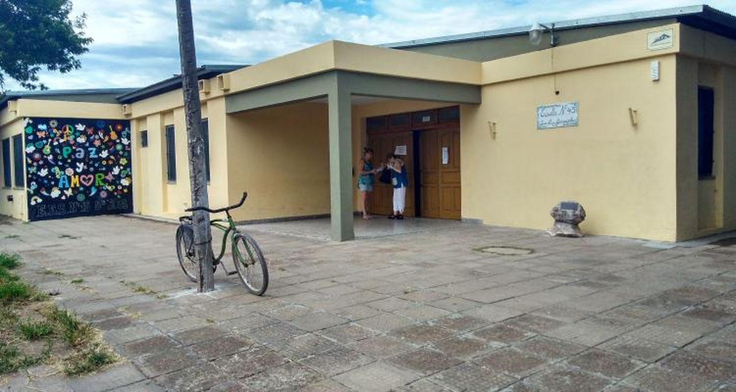 Arrebato en la puerta de la escuela secundaria 15