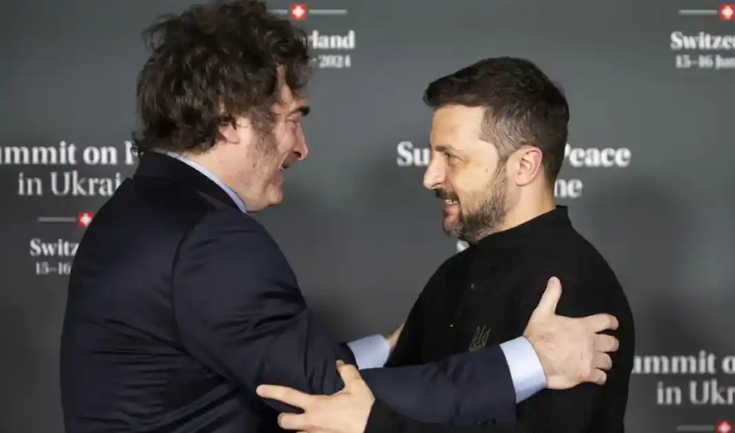 El presidente, Javier Milei, junto a su par ucraniano, Volodimir Zelensky.