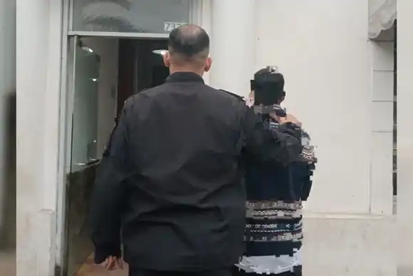 Acordaron la compra de un auto por Facebook, viajaron de Tucumán a Santa Fe para la transacción y les robaron 8 millones de pesos