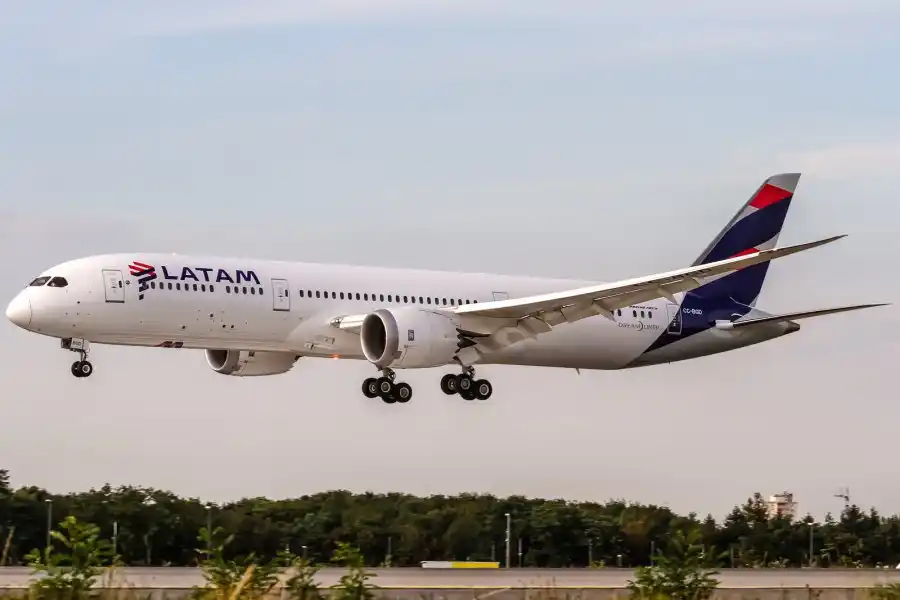 Más de 50 heridos por un "incidente técnico" en un avión que se dirigía a Chile