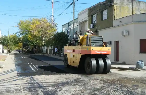 Sigue la repavimentación de calle 3 de Caballería 