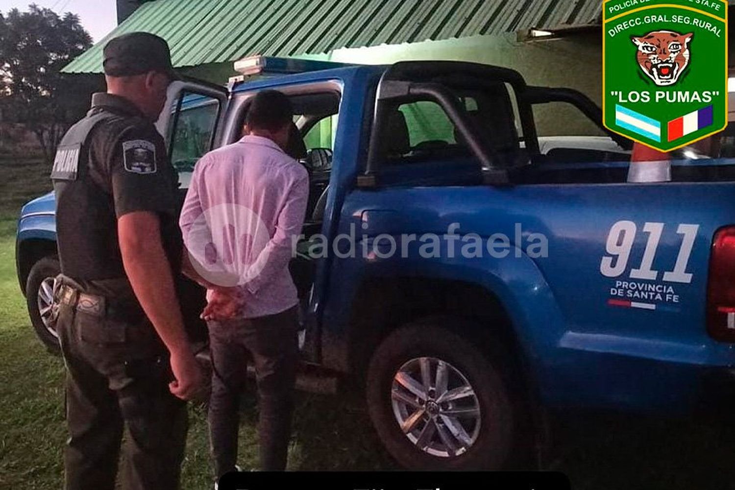 Increíble: se metió a un campo ajeno y le dijo a los policías que se iría solo si se lo pide la dueña, sino no