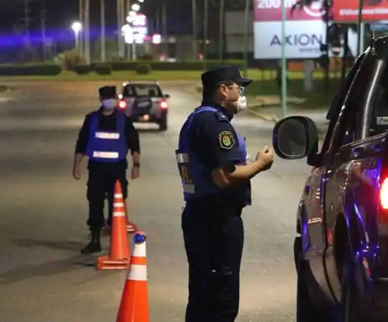 La policía profundiza los controles para hacer cumplir el aislamiento
