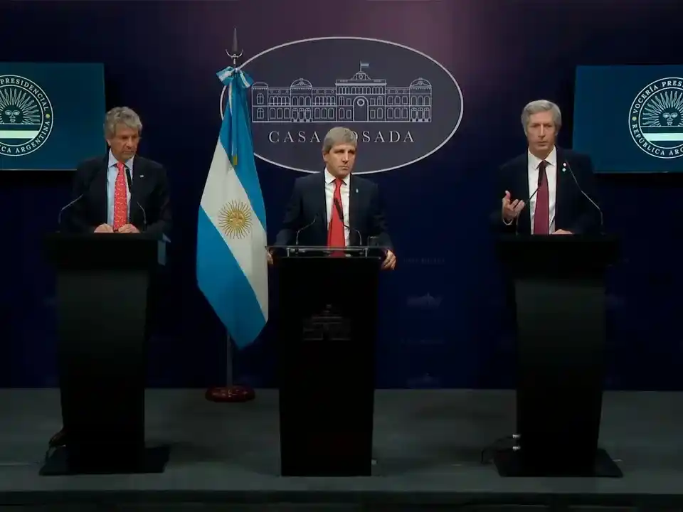 Una por una, las medidas del Gobierno para fomentar el uso de los "dólares del colchón"