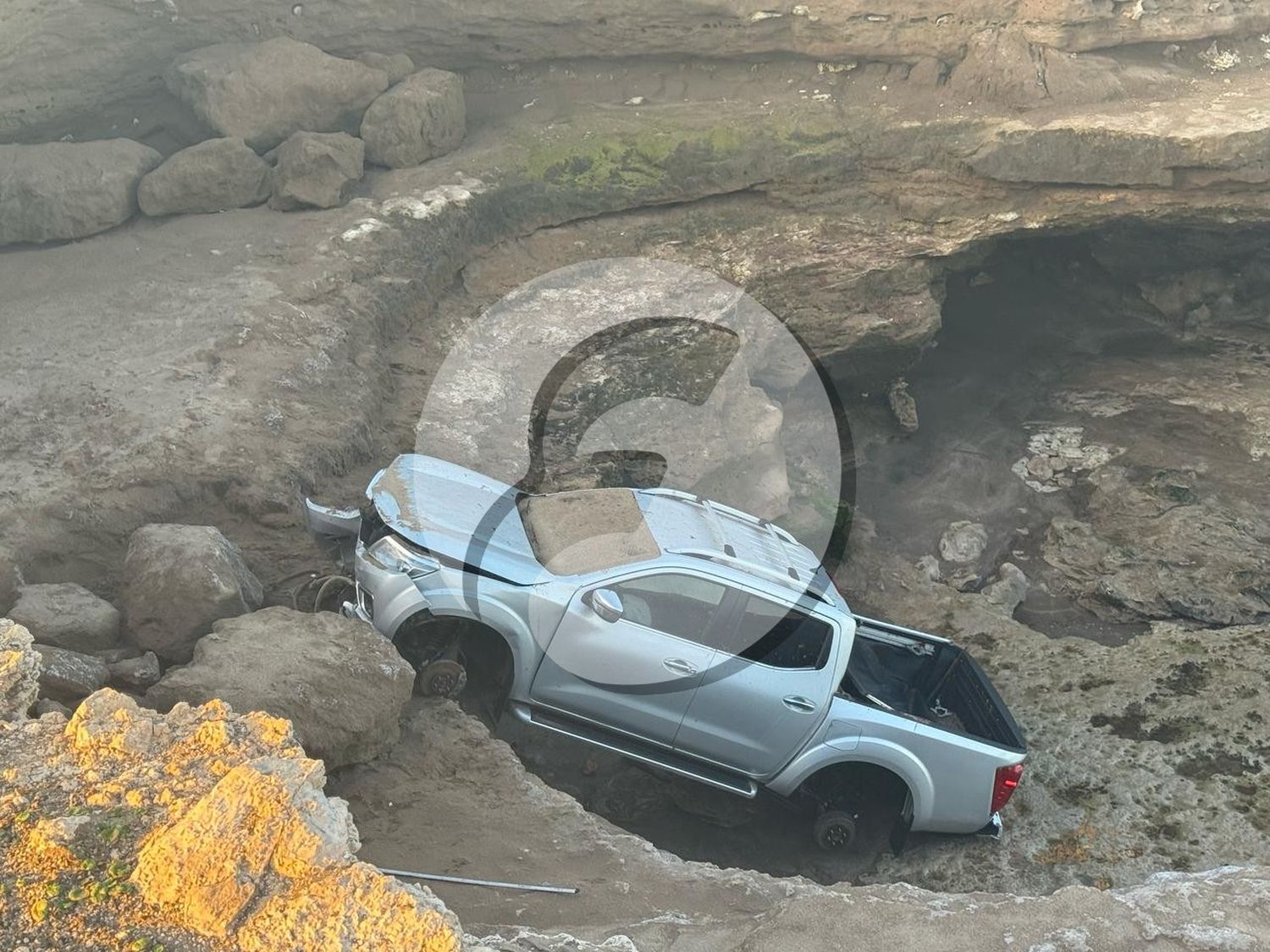 Camioneta cayó desde un acantilado