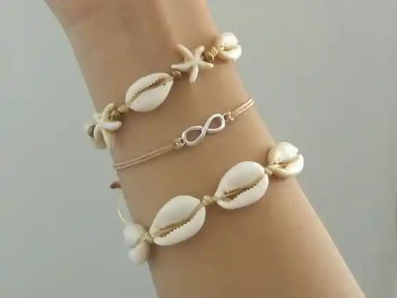 Pulseras con caracoles: el accesorio de moda que, según el Feng Shui, bloquea la abundancia