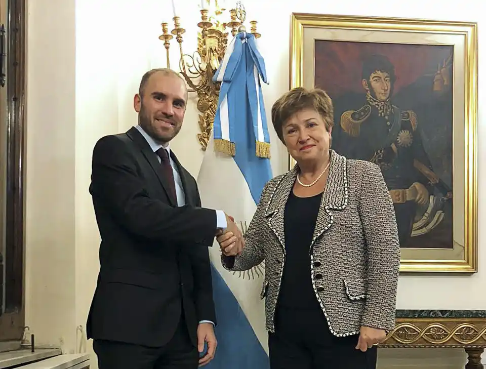 El Fondo Monetario Internacional (FMI) confirmó que alcanzó un acuerdo con el Gobierno argentino.