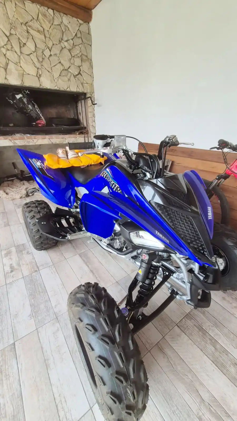 Allanamientos por picadas ilegales: secuestran celulares, un arma y elementos clave para la investigación