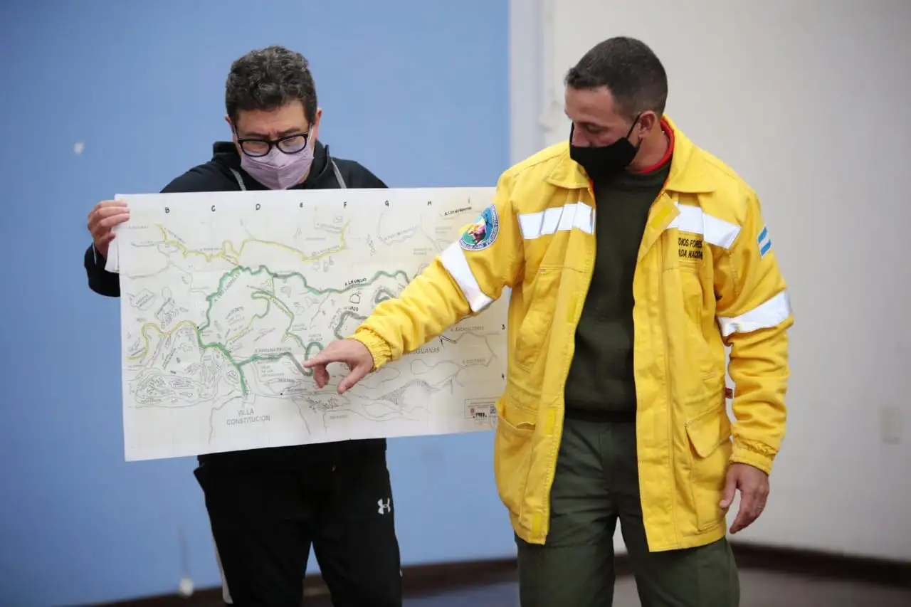 Ambiente de Nación despliega más recursos para controlar incendios forestales ante la emergencia hídrica