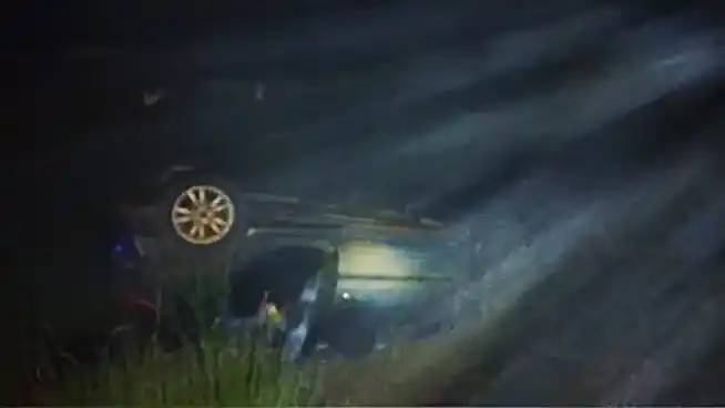 Un automovilista perdió el control y volcó en la Ruta 14