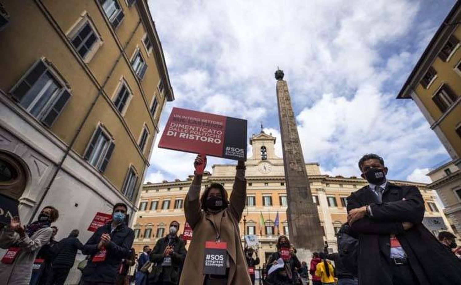 Italia se dirige al confinamiento general mientras continúan las protestas