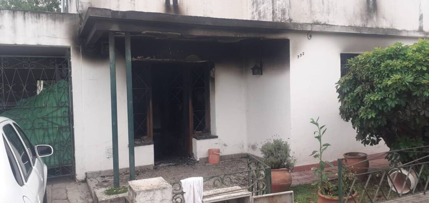 Dramático incendio en una vivienda de Ramallo: Una familia está internada