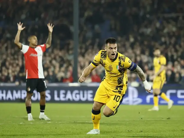 Lautaro Martínez festejando su gol.