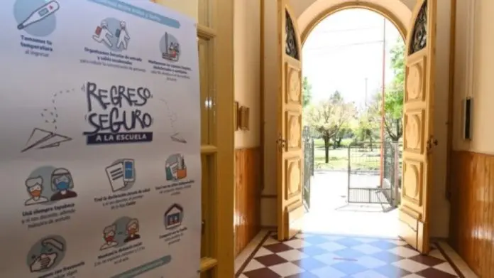 Prorrogan la suspensión de clases presenciales para 11 distritos del interior