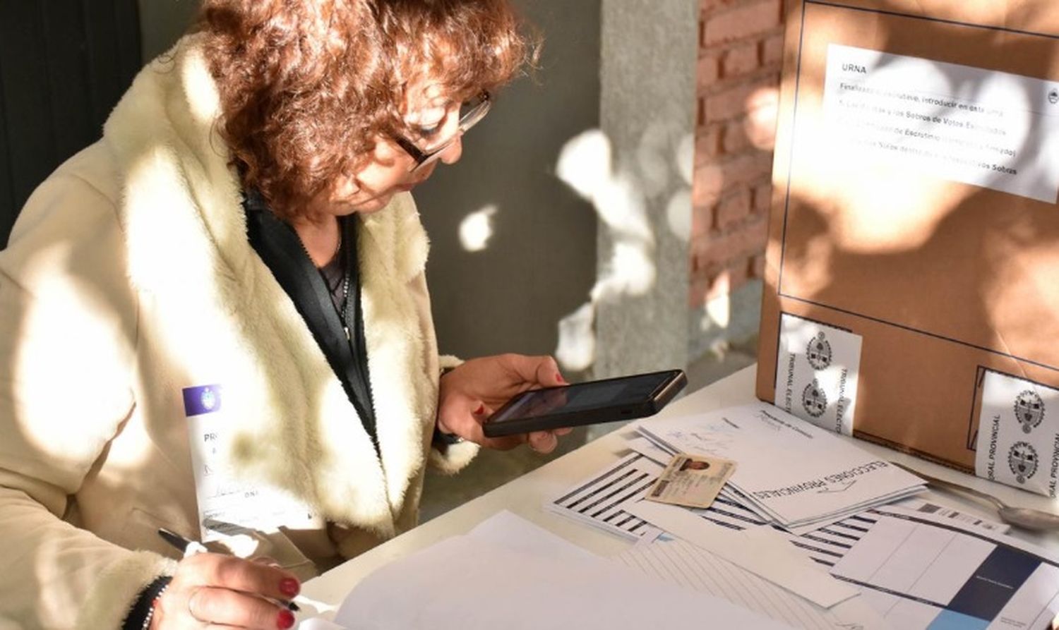 ¿Cuáles son las sanciones para autoridades de mesa que se ausenten?
