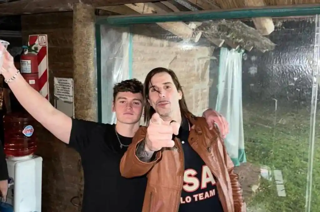 Valentín Monza, el cumpleañero oriundo de Pilar, junto al mediático.