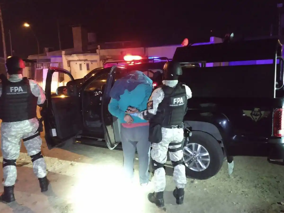 Cuatro detenidos y más de 500 dosis de marihuana secuestradas en dos punto de venta 