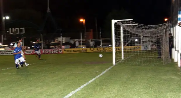 Deportivo goleó a Juventud en el clásico de Urdinarrain ante una multitud