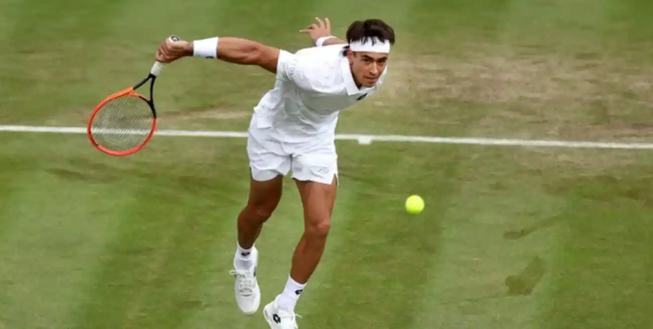 Comesaña se mantiene firme en el césped del All England.