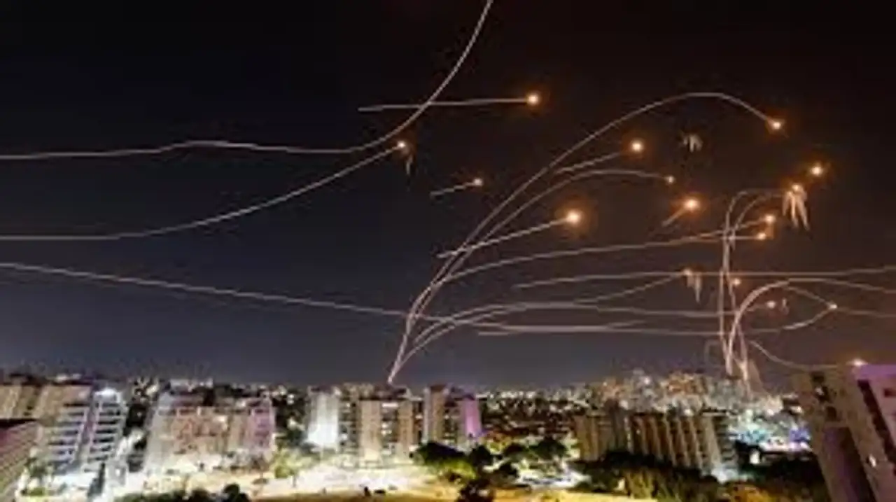 Irán lanzó unos 100 misiles hacia Israel