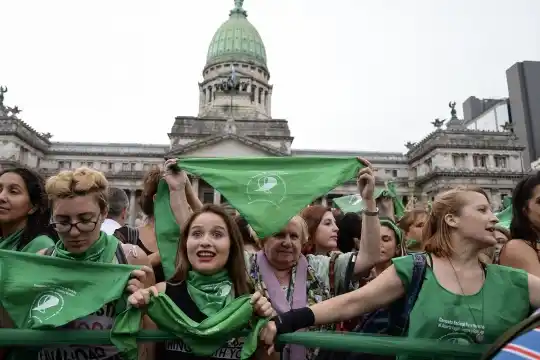 Fernández: ley de aborto para 2020, continuidad del cepo, paritarias y jubilaciones
