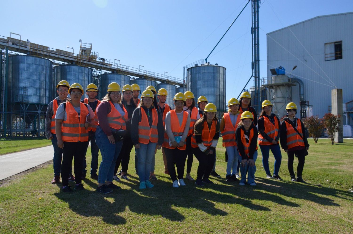 Egresados de cursos de Operarios de Planta visitaron semilleros de Venado Tuerto 