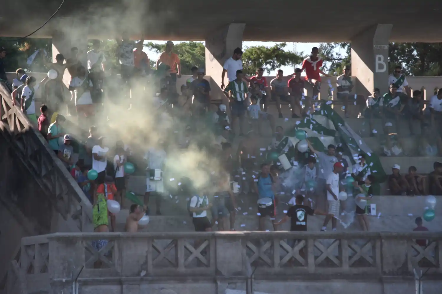 Banfield denunció a sus hinchas que provocaron incidentes en Colón y no podrán presenciar el próximo partido en el Torneo de Clubes 2022