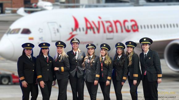 Avianca implementa programa de becas para mujeres que quieran ser pilotos