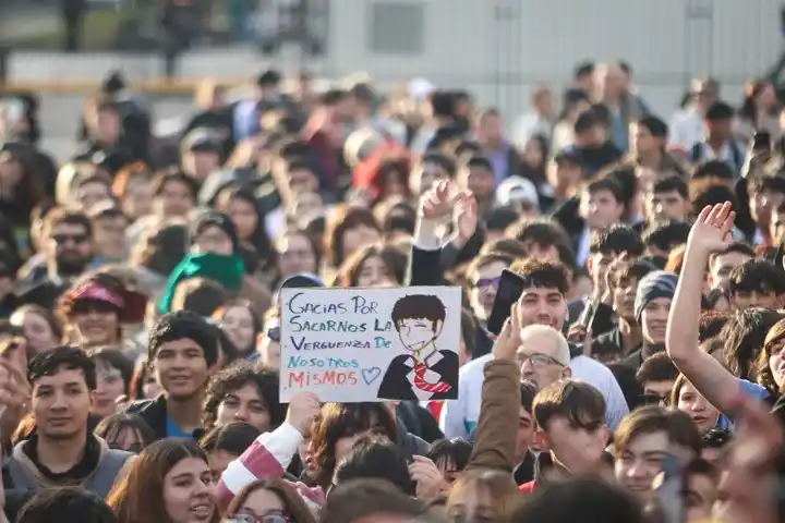 Cientos de jóvenes se reunieron en el Obelisco para despedir a Gaspi