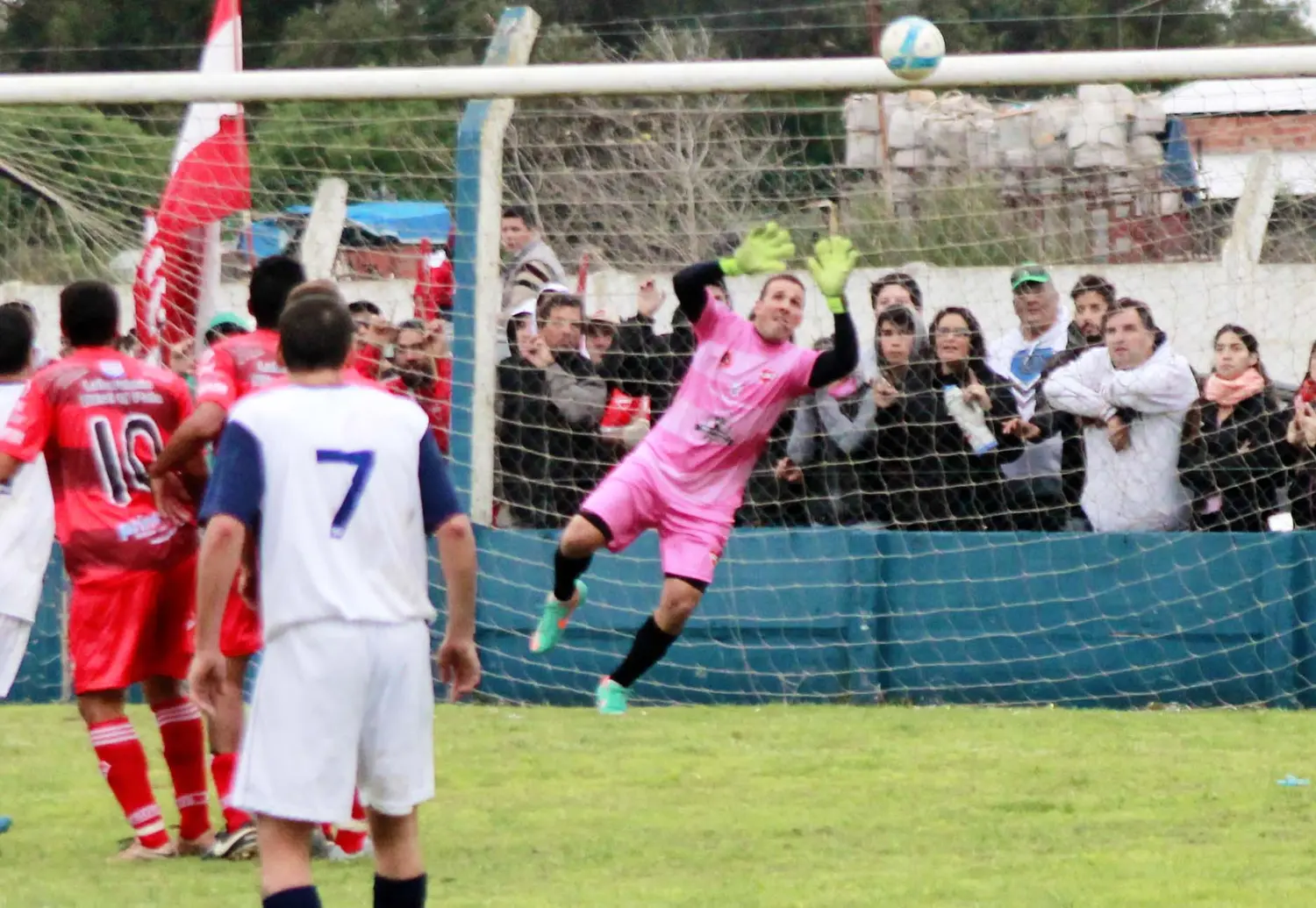 Huracán extendió su buen momento con una victoria como visitante en Fernández