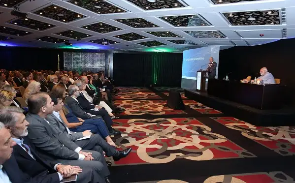 El futuro de la Argentina: entre el alpinismo y Tinelli