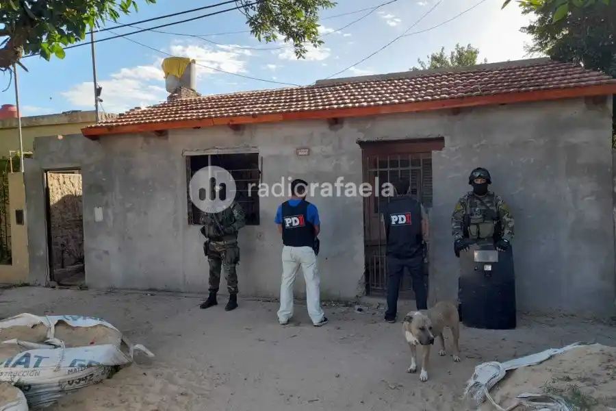 Dos allanamientos: madre e hijo unidos por una misma causa, la droga