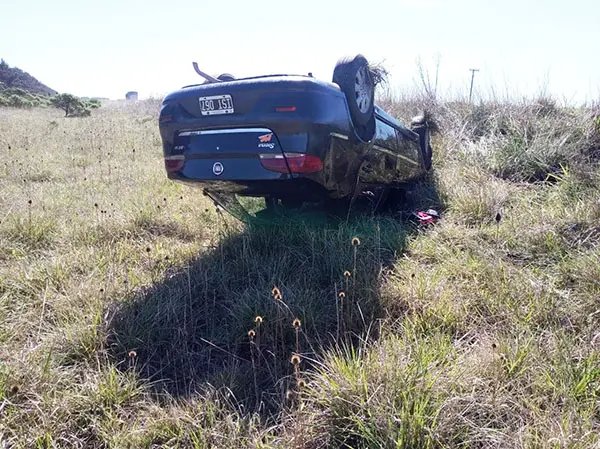 Una docente sufrió  golpes leves, tras un vuelco en la ruta 227