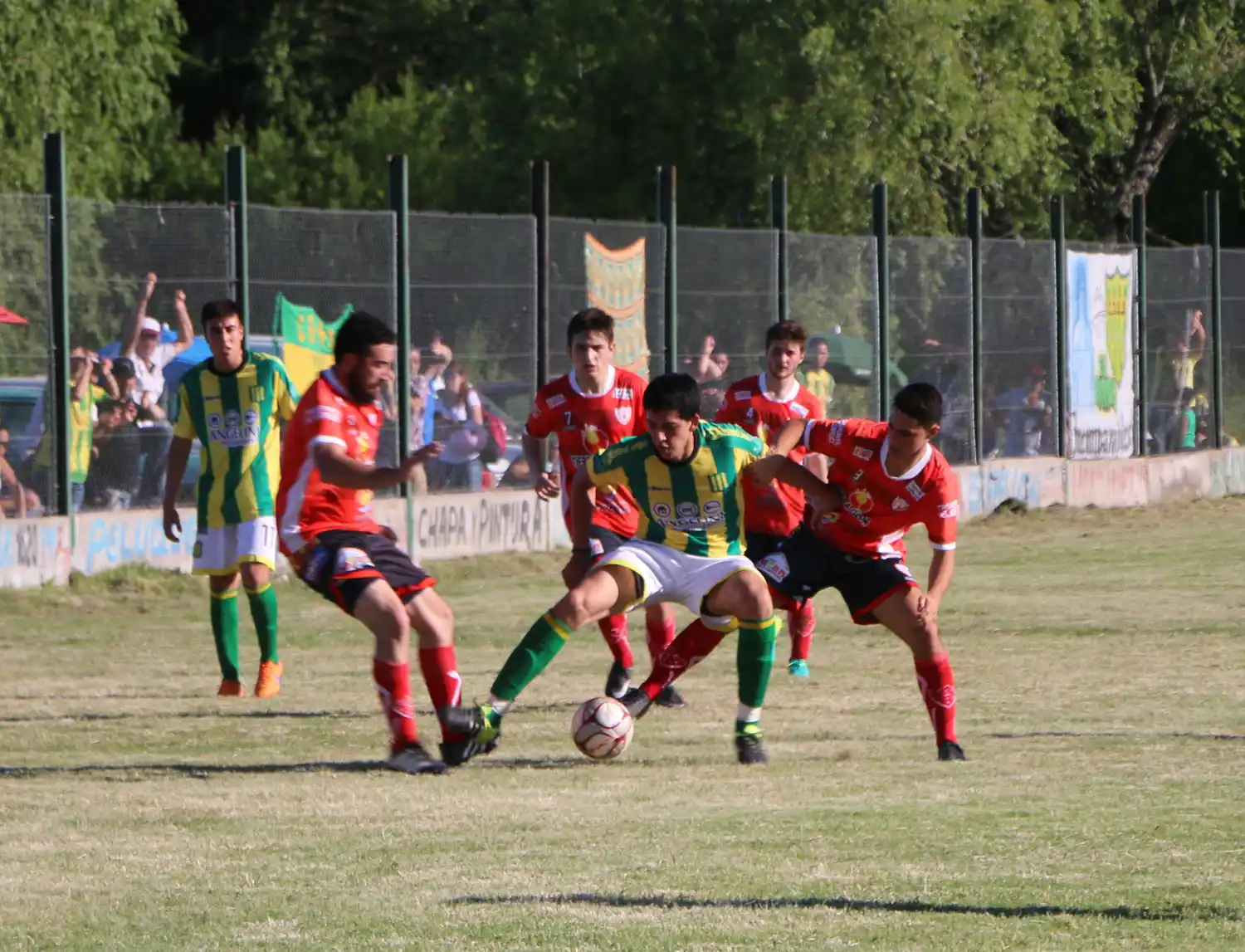 En su cancha, Sarmiento pegó primero y aseguró su permanencia