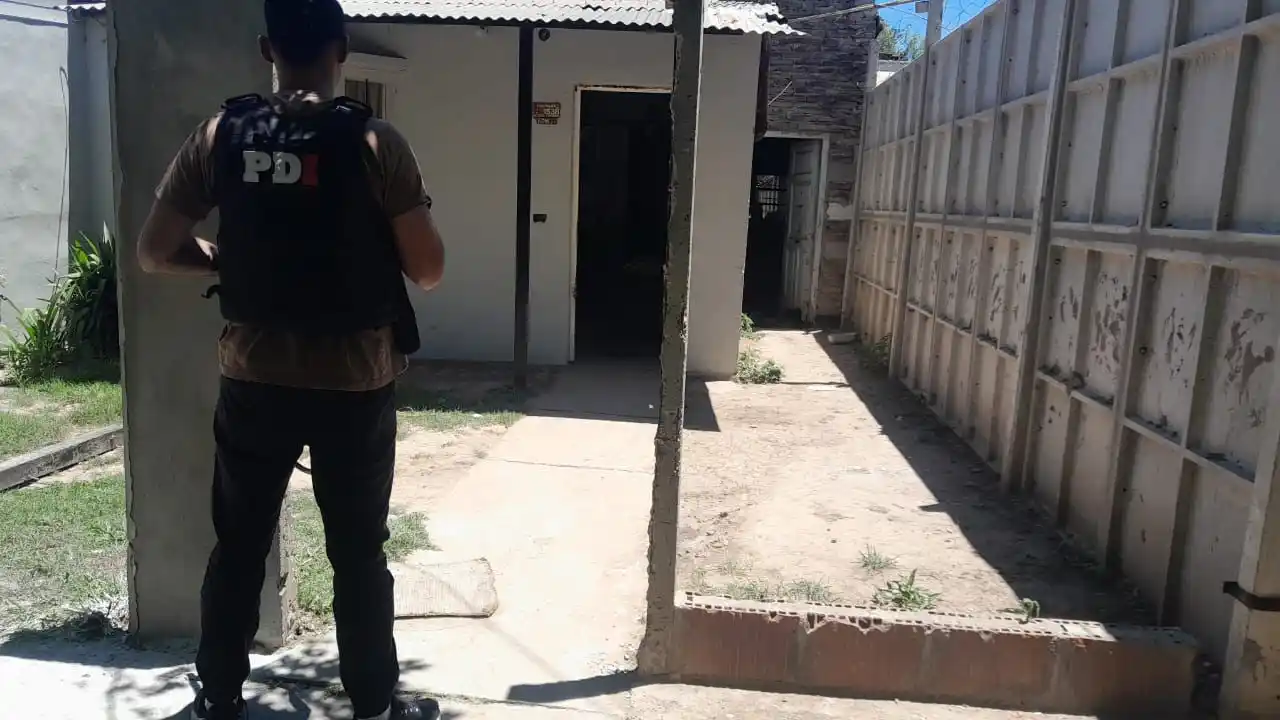 Robó un maletín con herramientas y lo encontraron: la PDI le allanó la casa y lo detuvo