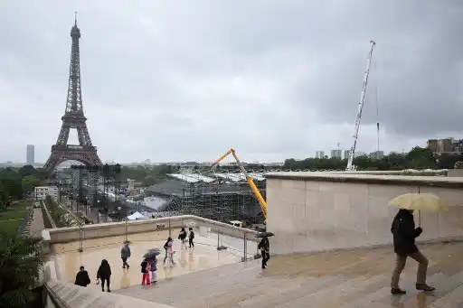“VIOLENCIA  PREMEDITADA”: detenido un hombre por colocar ataúdes bajo la torre Eiffel