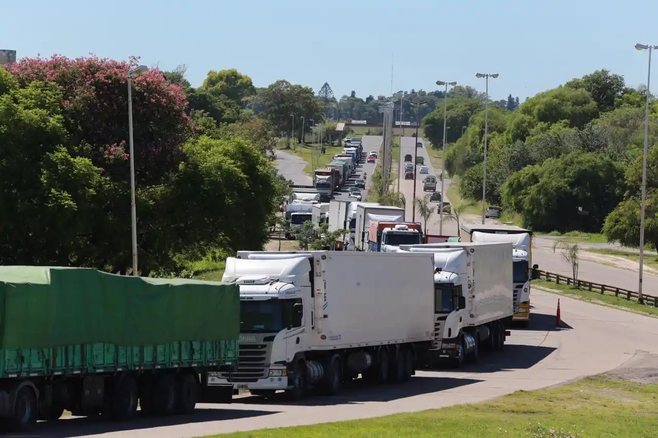 Camioneros autoconvocados endurecieron la medida de fuerza en el Túnel Subfluvial
